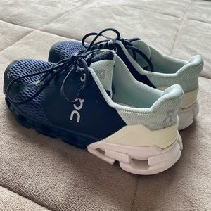 On Cloud (OC) Helion women’s 9.5